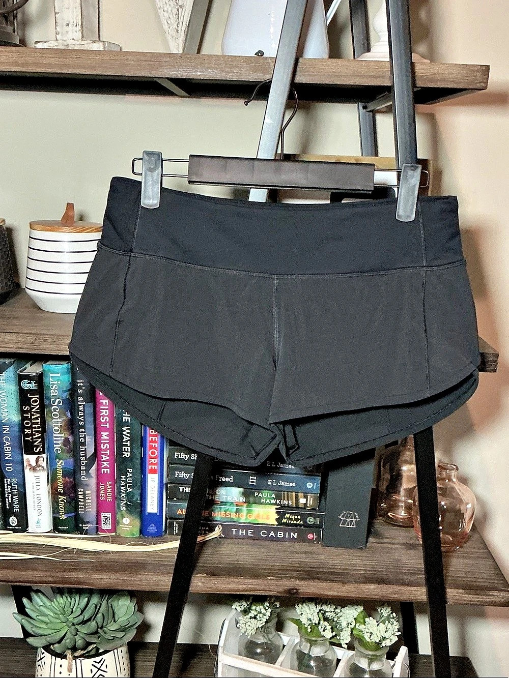 lululemon Speed Up Short High-Rise 2.5" Black Size 4